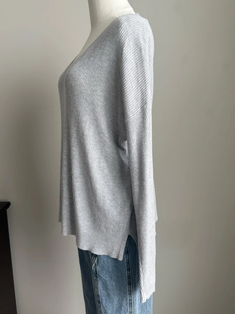 ABOUND Light Heather Gray Ribbed V-Neck Sweater